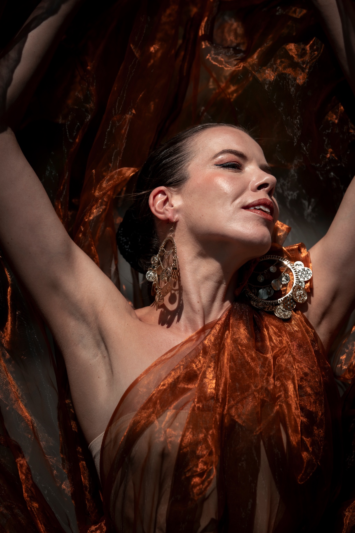 Fine art portrait with flowing organza fabric creating sculptural movement and light, photographed in Vienna by SCHOPHO.
