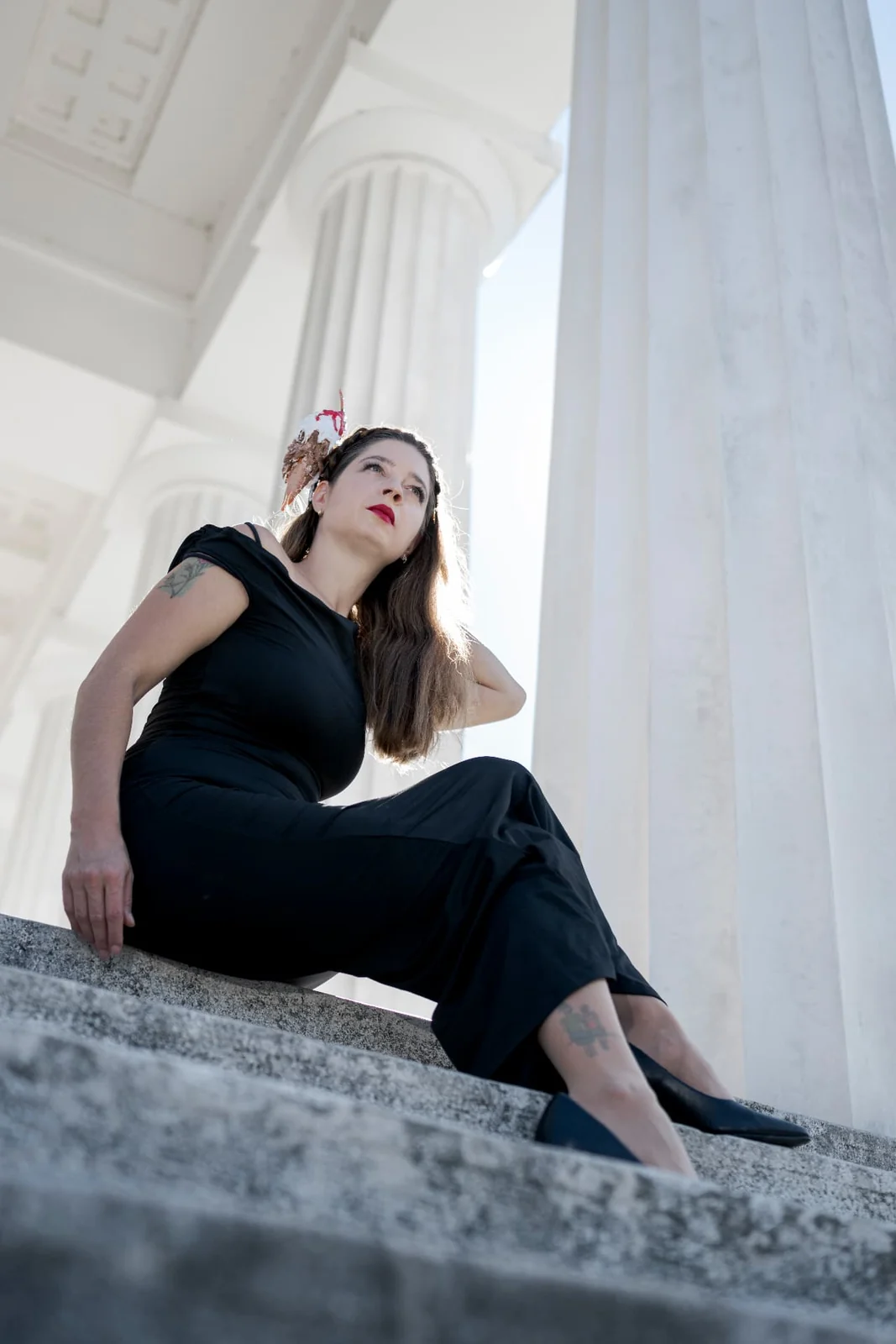 Vertical fashion photograph of Asquina from the MELTING PERFECTION series, second image of a diptych