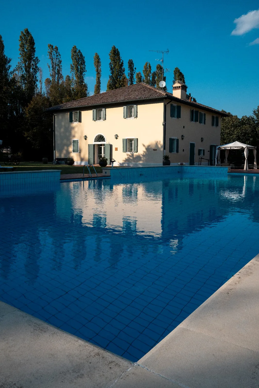 View across the pool towards a villa of the Elizabeth Country House