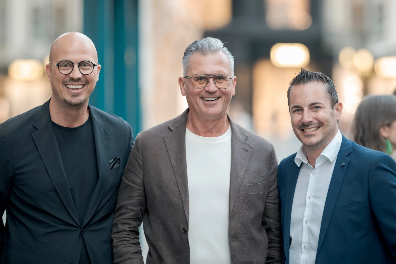 Three guests at the Wie tickt der Einkauf summer lounge in Vienna