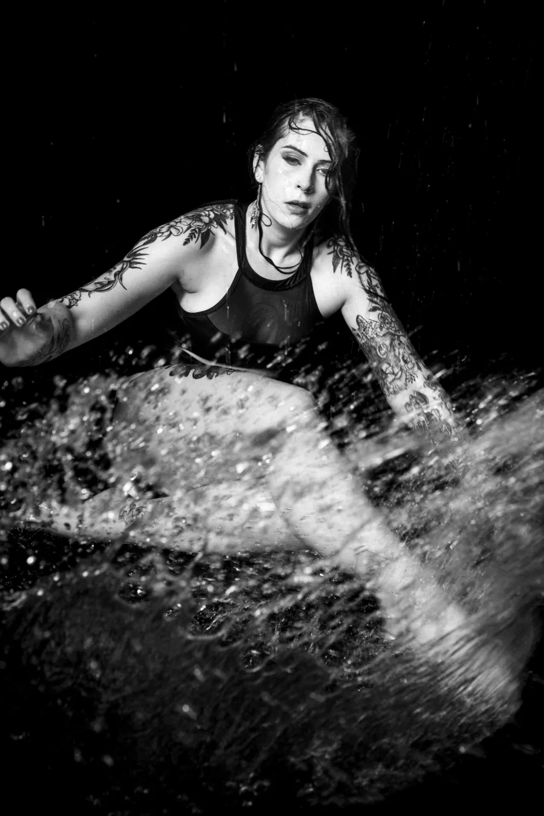 Black and white fine art water portrait of a tattooed woman, photographed by Peter Scholz for SCHOPHO