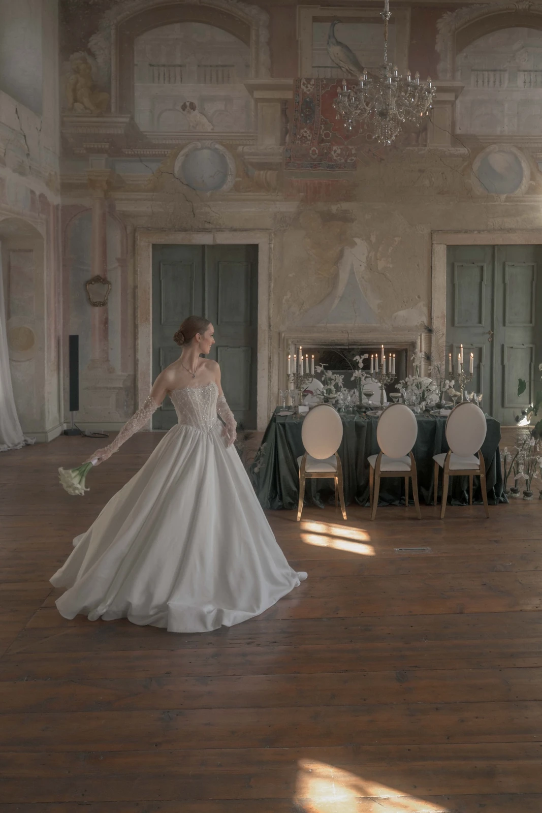 Bride in a refined portrait with prismatic light