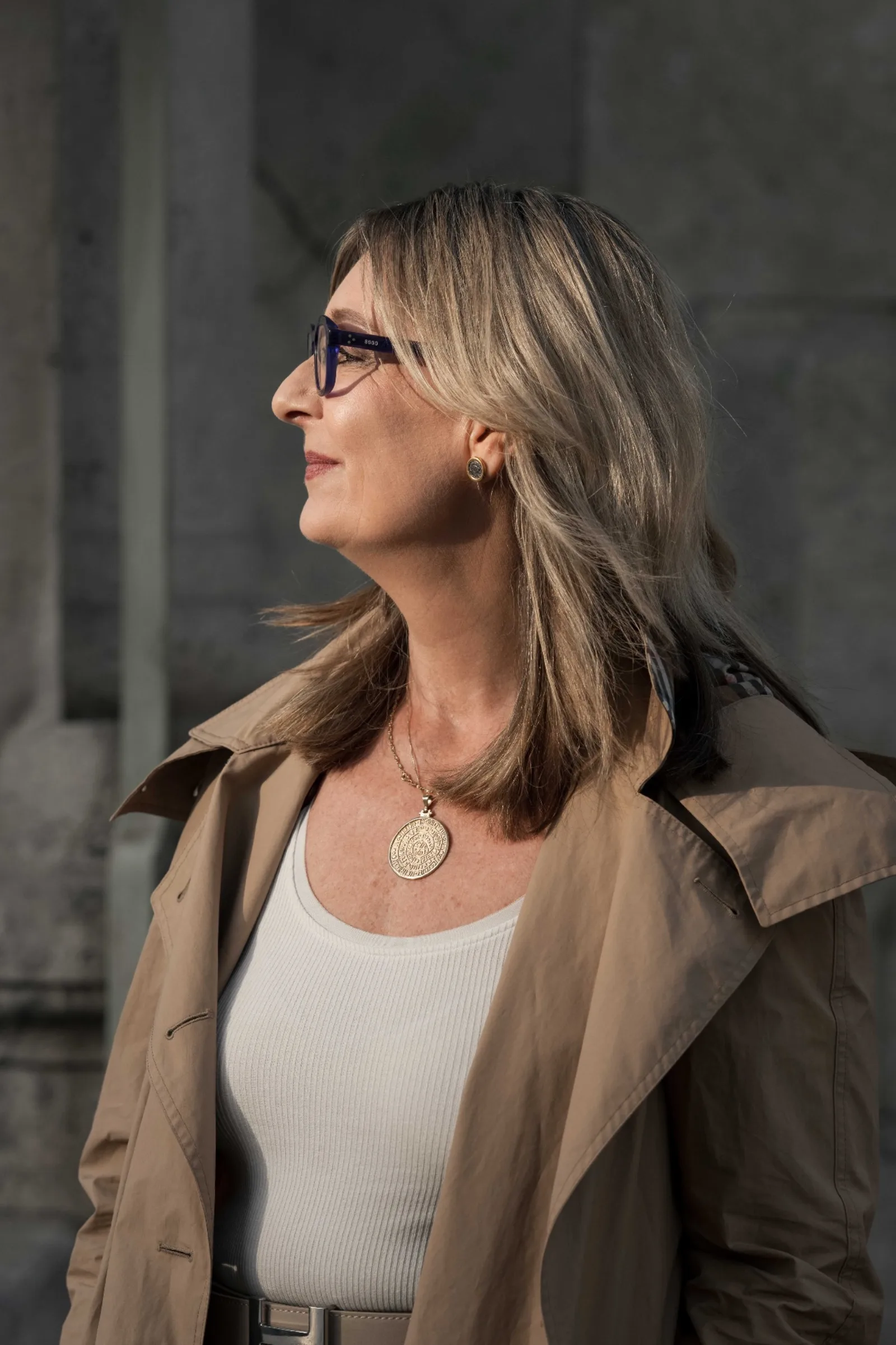 Modern editorial portrait of Dr. Barbara Harrer in Vienna — executive portrait photography by Peter Scholz, schopho