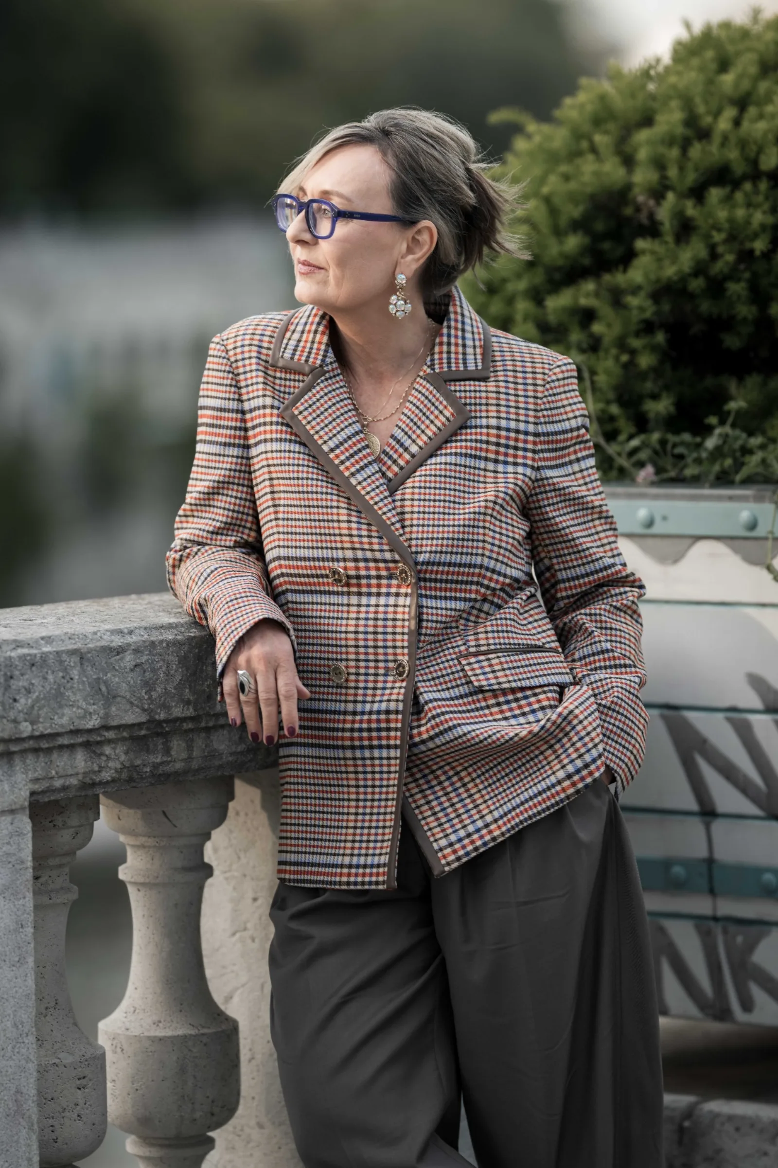 Editorial executive portrait of Dr. Barbara Harrer in Vienna — modern portrait photography by Peter Scholz, schopho