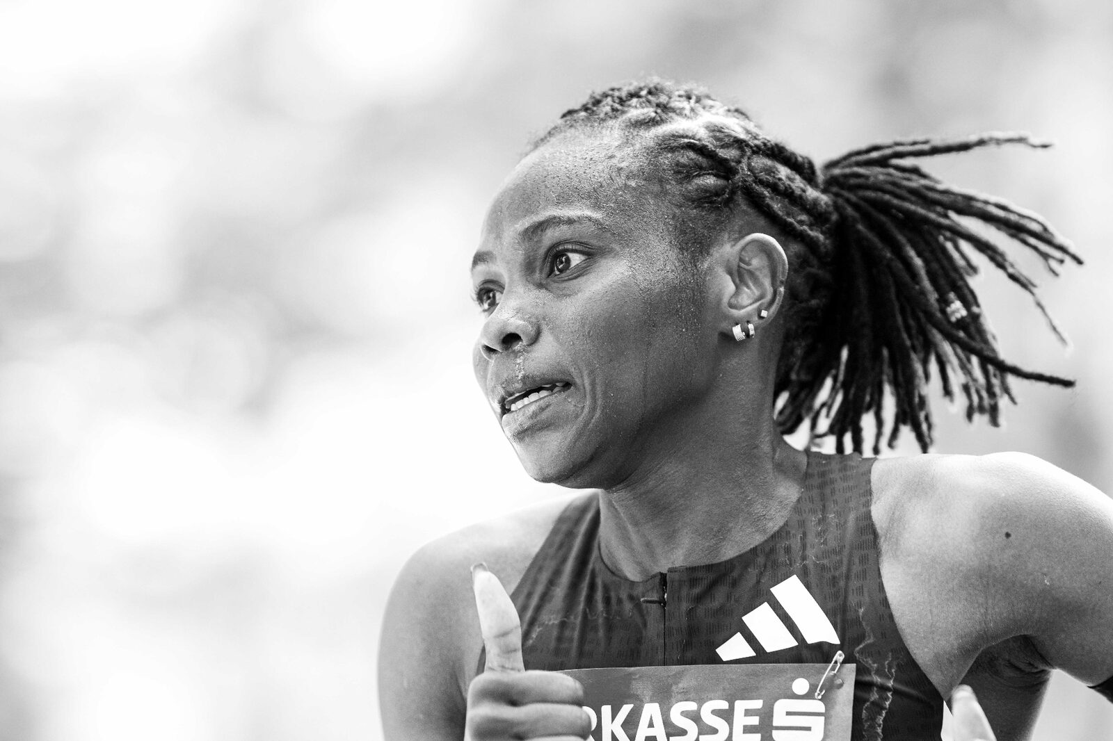 Vienna City Marathon 2026 — Photographing Kilometer 35, Where the Marathon Truly Begins